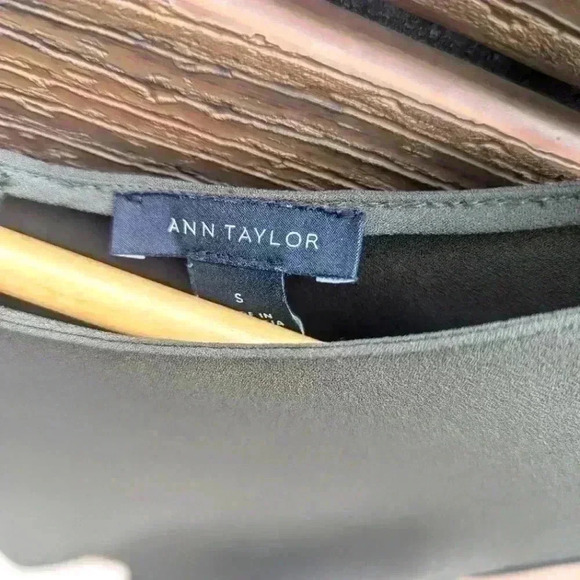 Ann Taylor Green Cut Out Blouse - size Small - Picture 3 of 6